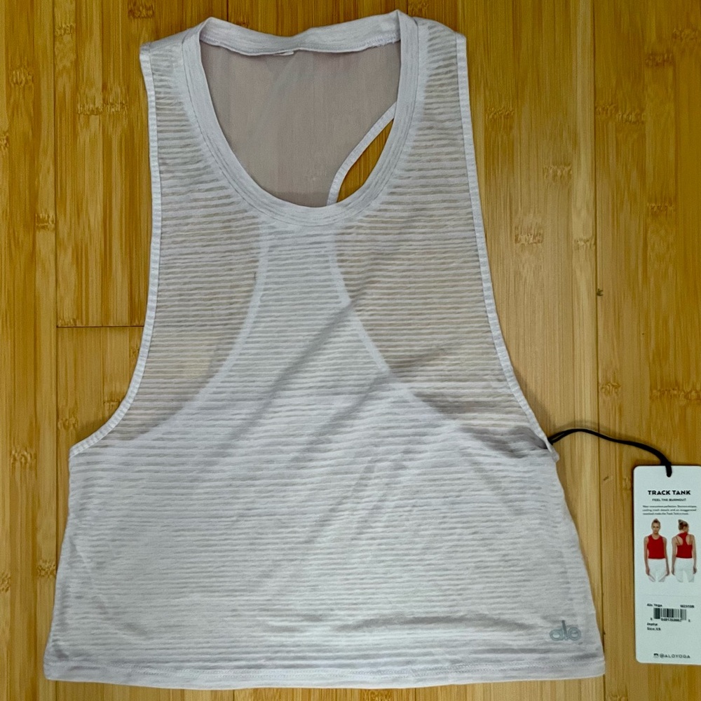alo yoga cropped tank new with tags XS